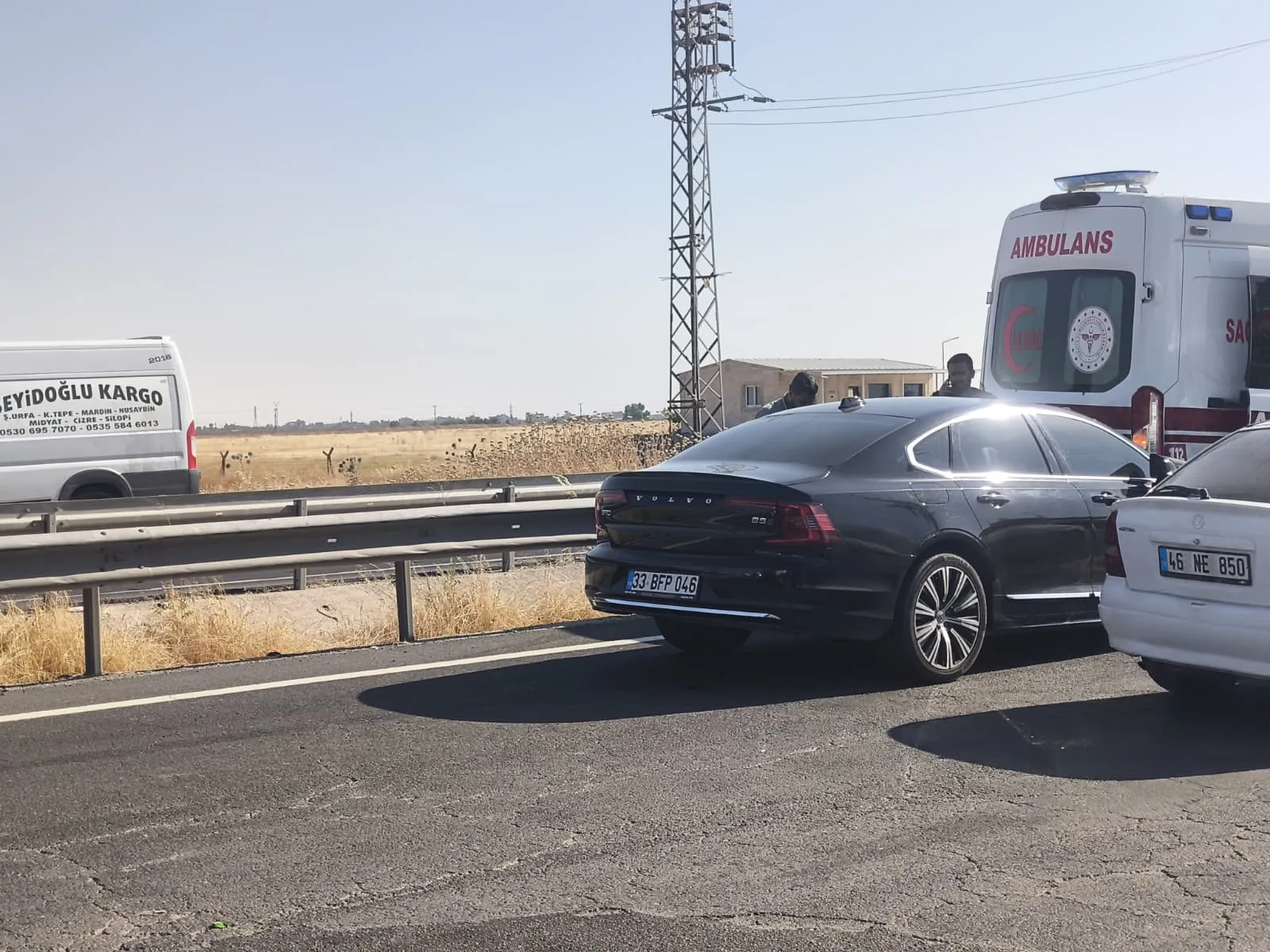Nusaybin'de hasta taşıyan ambulans zincirleme kazaya karıştı
