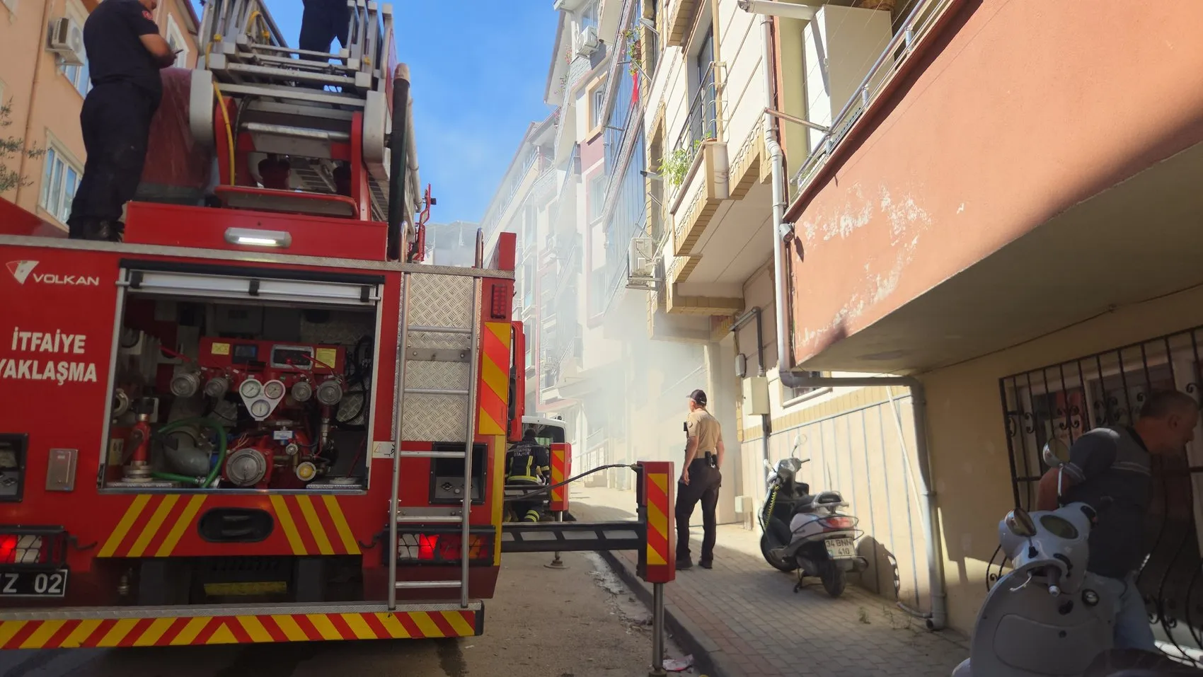 Bursa Orhangazi’de evde mahsur kalan engelli vatandaşı itfaiye kurtardı