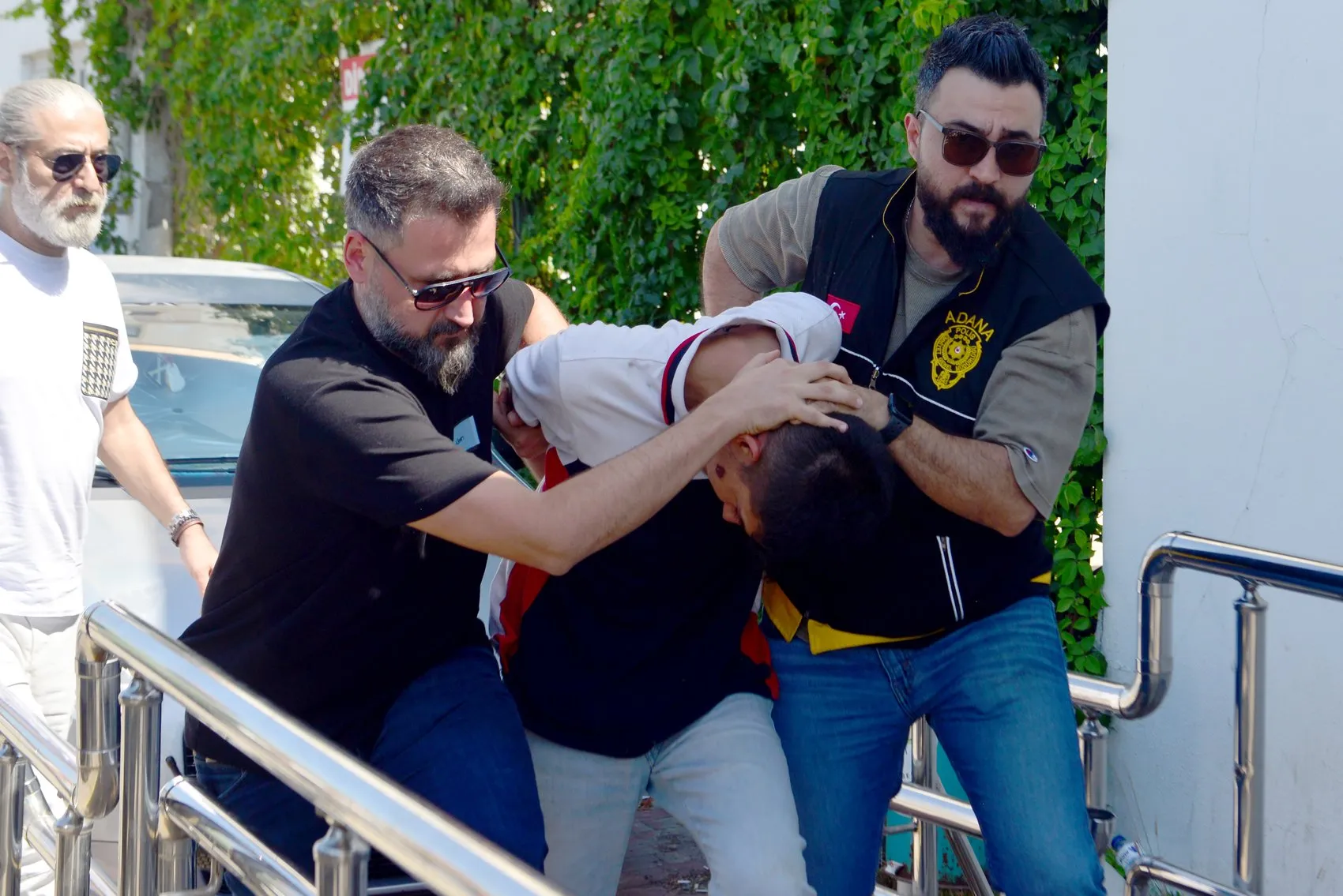 Adana'da sokak ortasında çatışma masum bir gencin hayatını bitirdi