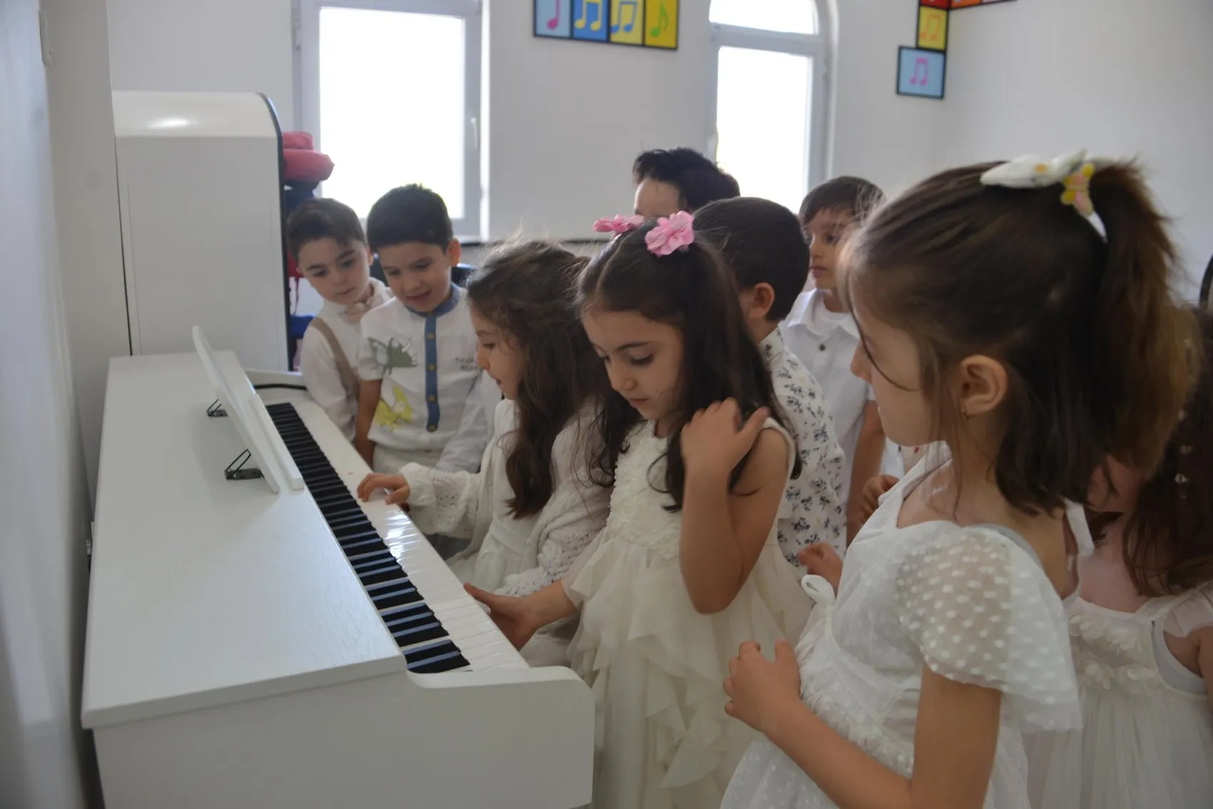 Erzurumdaki anaokulu çocukları dört duvar arasından çıkarıp ormana taşıdı