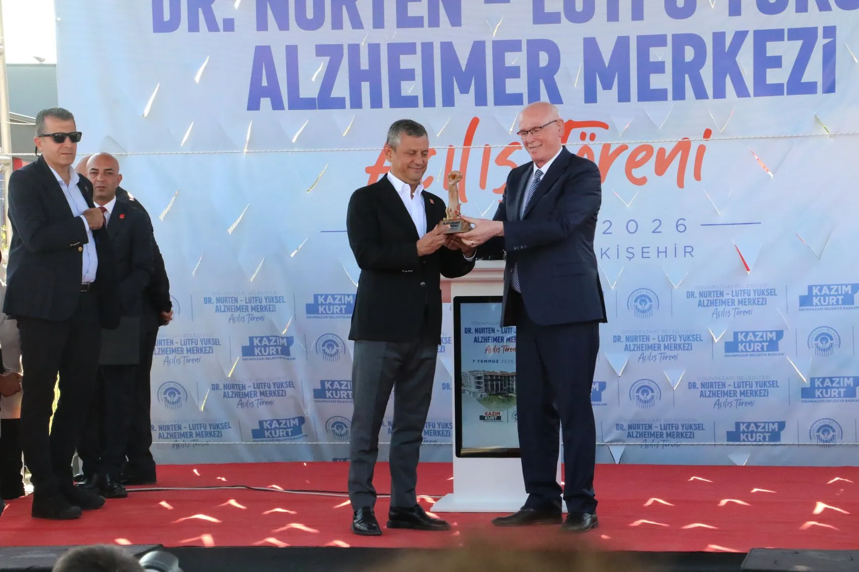 Özgür Özel Eskişehir'de iktidar mesajı verdi