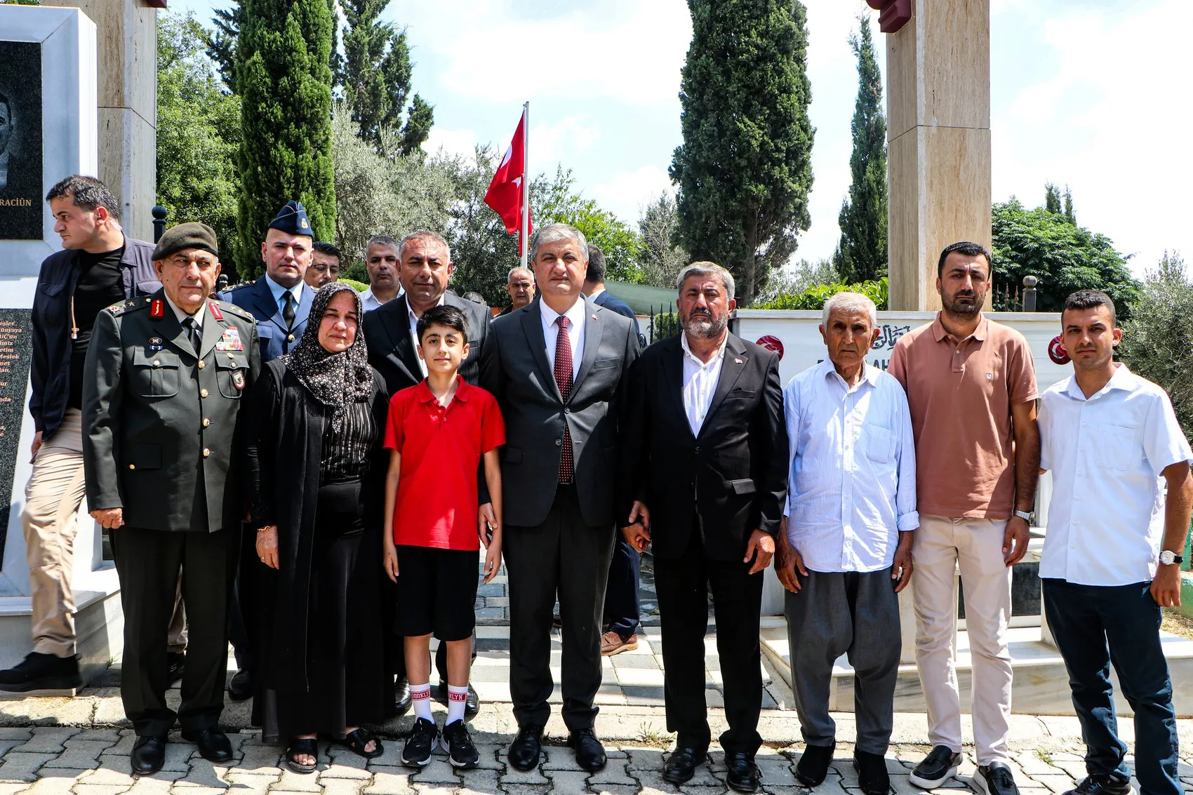 Adana 15 Temmuz şehitlerini kabirleri başında dualarla andı