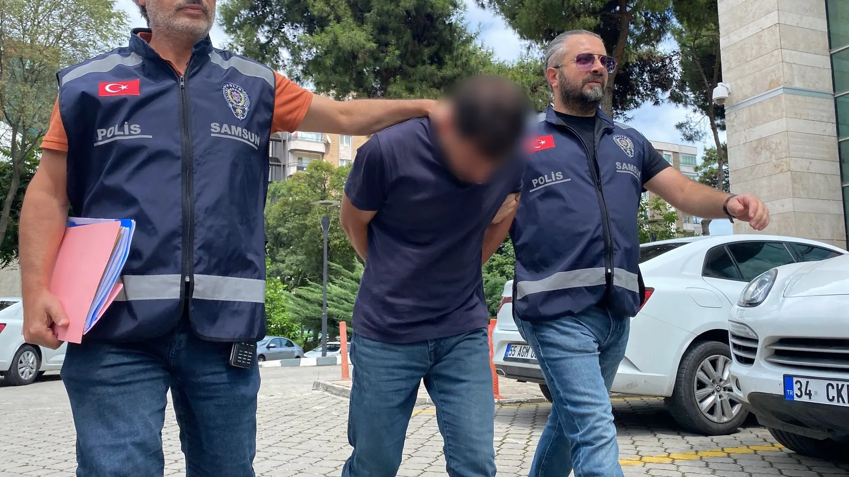 Telefonda polis yalanıyla 1,5 milyon lirasını kaptırdı