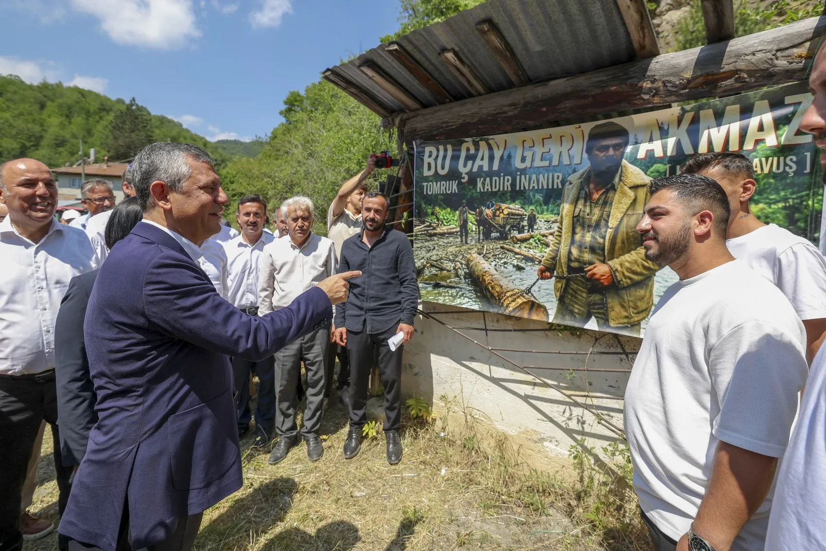 Özgür Özel'den iktidar mesajı Bize yol kapatanlara yeni yol açarız