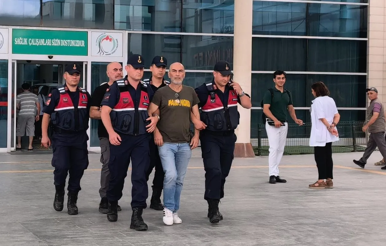 Yönetmen Ezel Akay uyuşturucu operasyonu kapsamında adliyeye sevk edildi