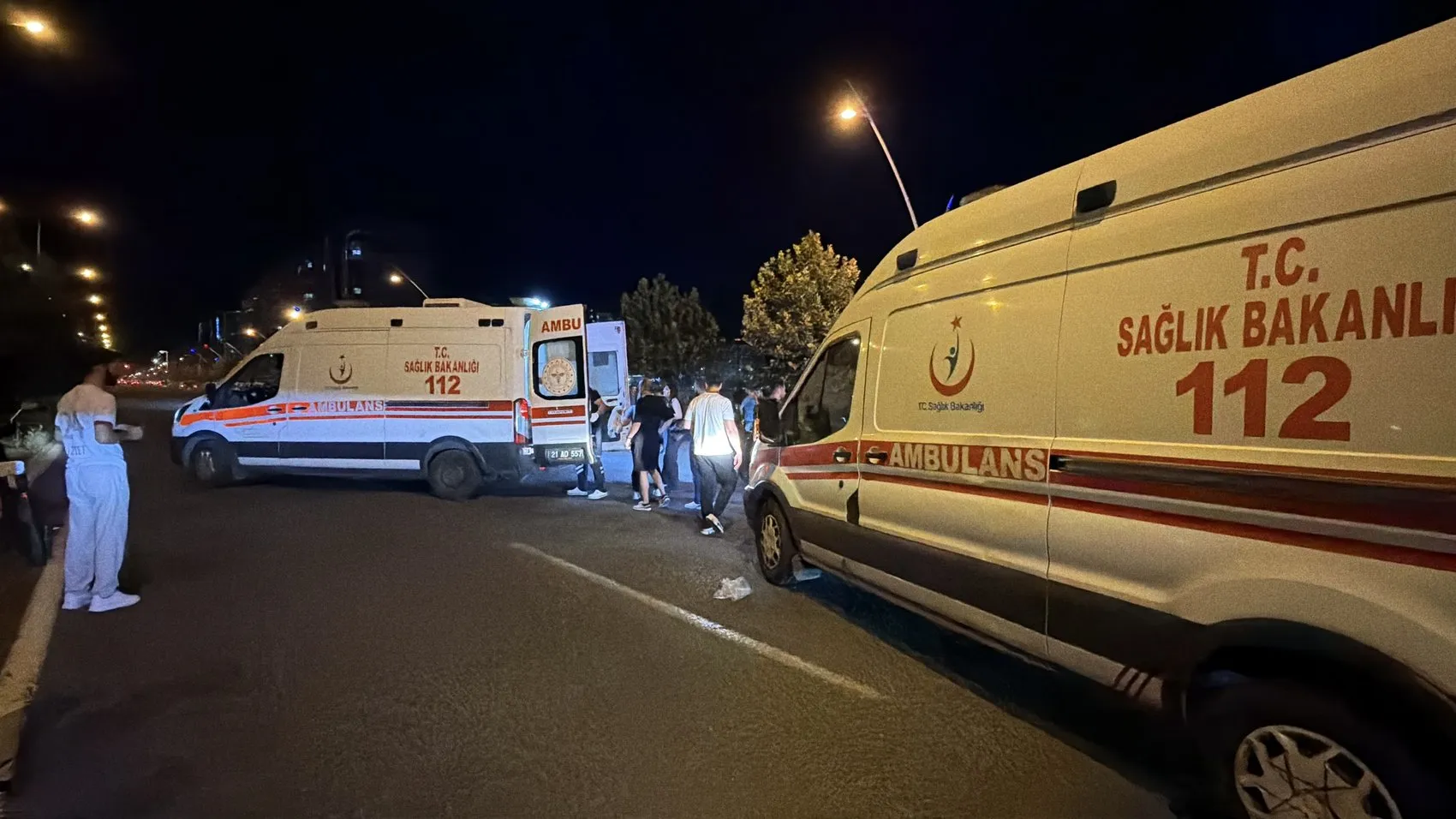 Diyarbakır'da gece vakti bisikletli kadına taksi çarptı