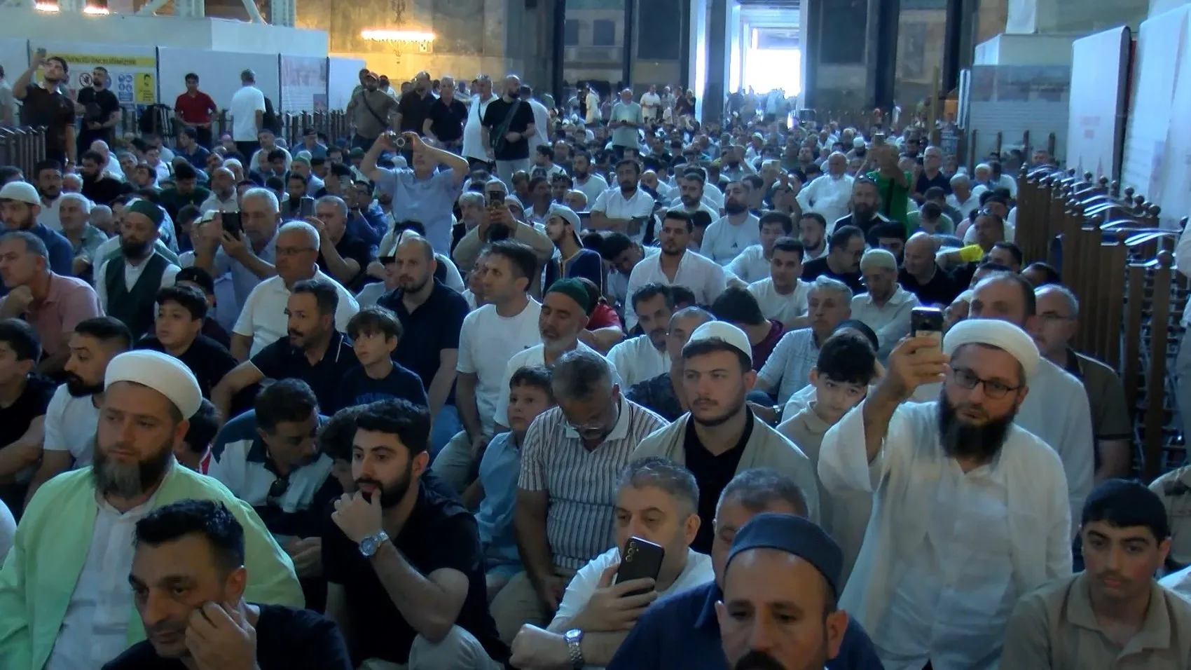Ayasofya’da 15 Temmuz şehitleri için 253 hafız hatim okudu