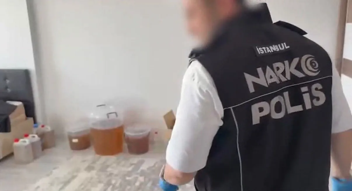 Büyükçekmece'de dev uyuşturucu imalathanesi çökertildi
