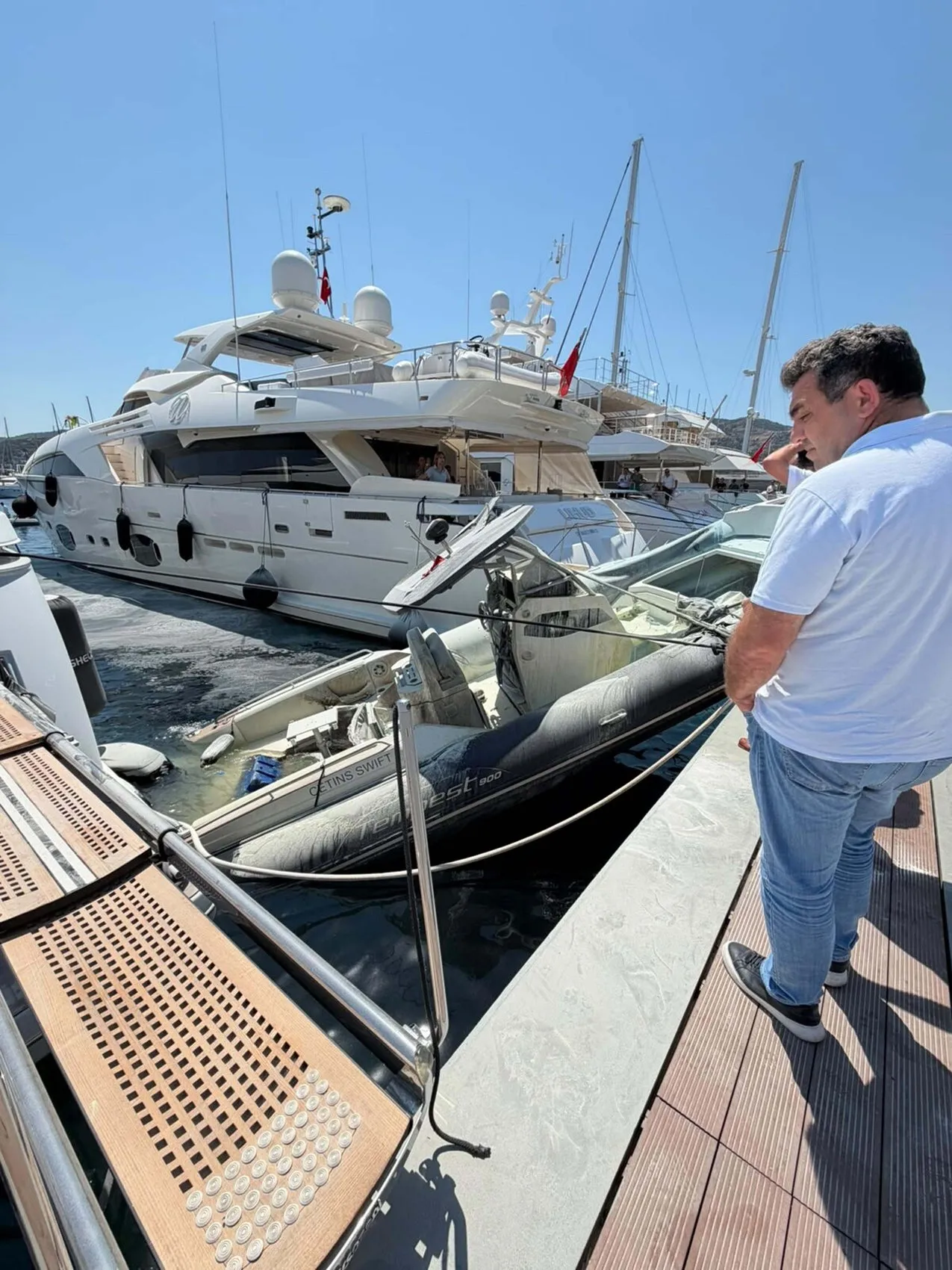 Bodrum Yalıkavak'ta marinada bot patlaması 1 yaralı
