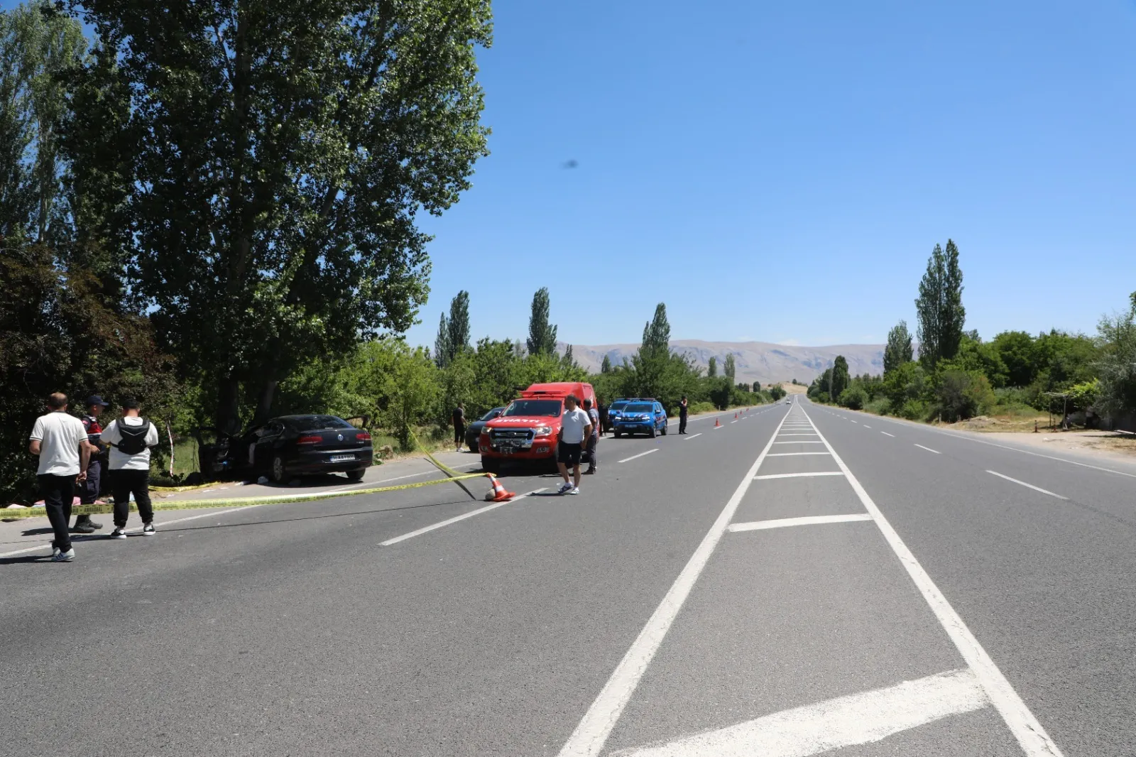 Malatya’da otomobil ağaca çarptı İki kişi hayatını kaybetti