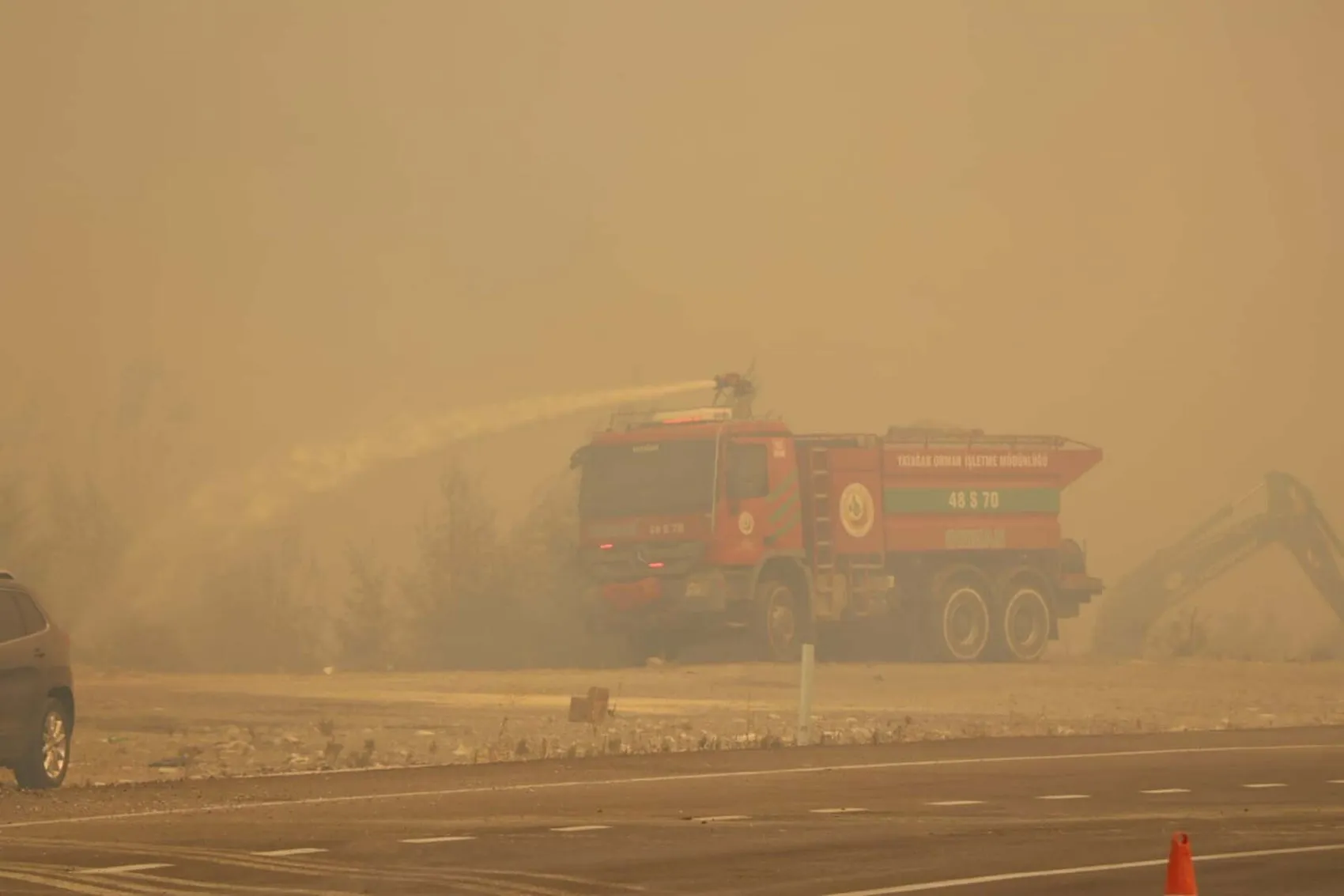 Seydikemer yanıyor 600 kişi tahliye edildi