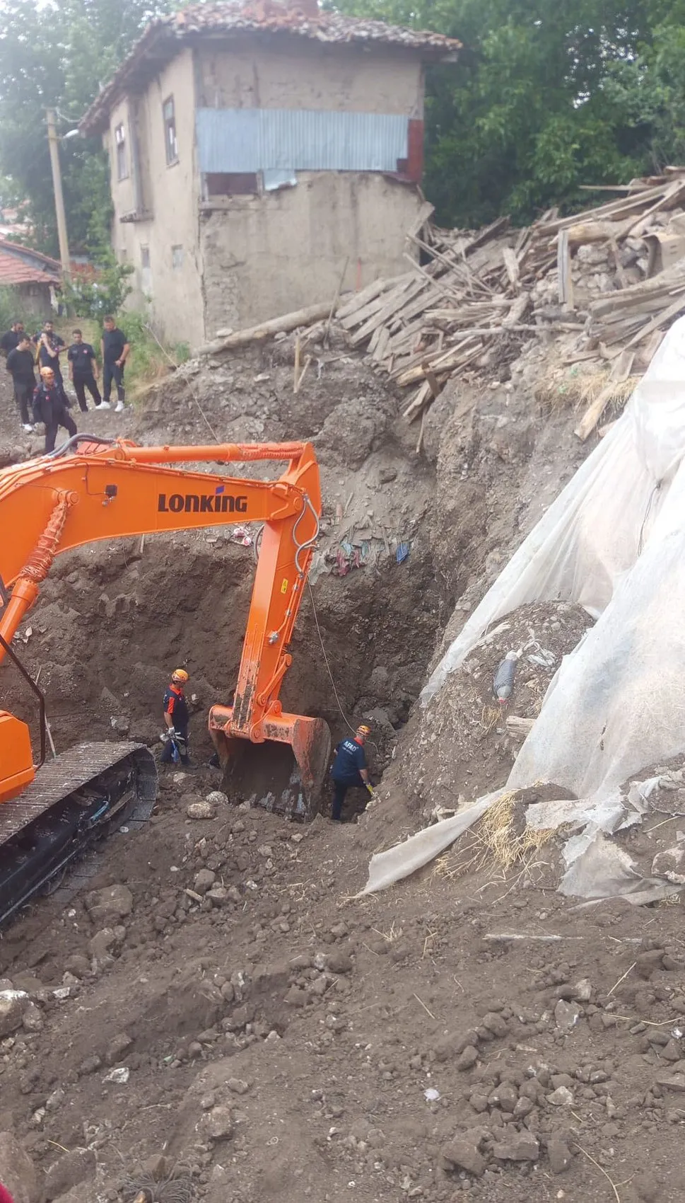 Eskişehir’de define hüsranı 12 metrelik tünel mezar oldu