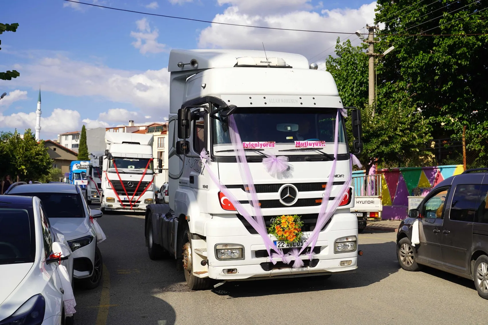 Keşanlı damat düğün konvoyuna dev TIR’ları dahil etti
