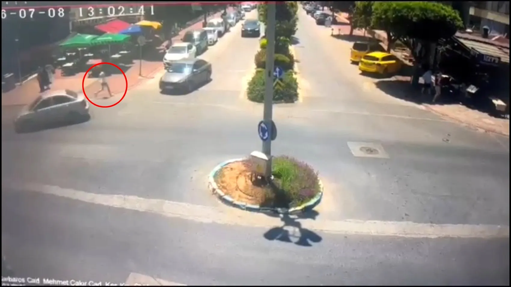 Alanya’da dehşet dakikaları Market hırsızı çocuğu olan aracı kaçırdı
