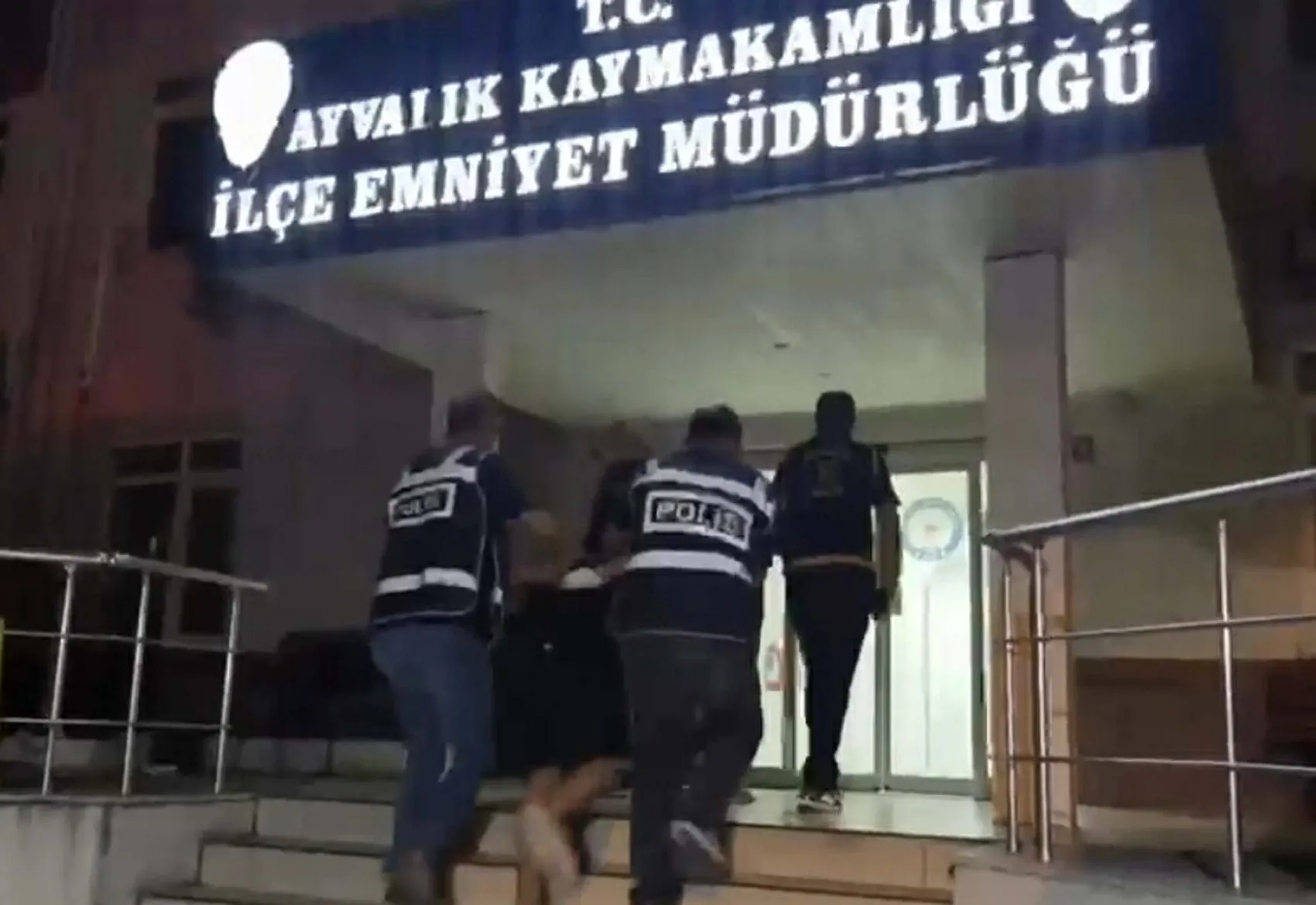Ayvalık trafiğinde bıçaklı kavga İki saldırgan tutuklandı