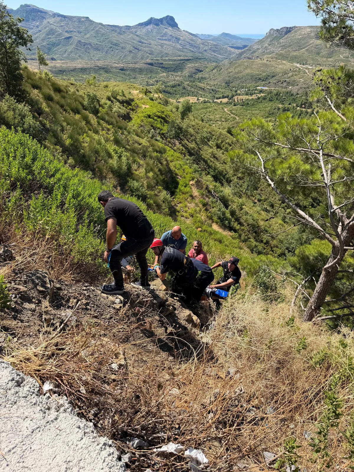 Antalya'da aile faciası Uçuruma yuvarlanan kamyonetten 5 ölü çıktı