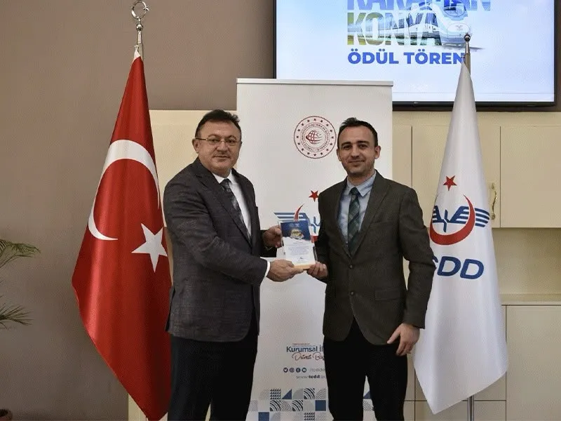 Rayların ustası sahnelerin yazarı oldu