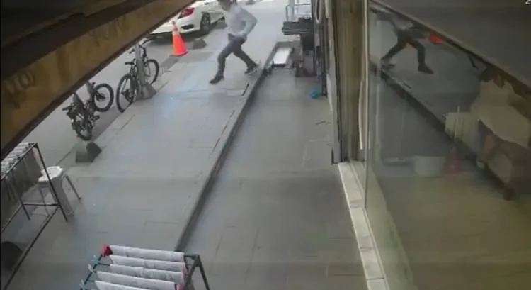 Küçükçekmece'de dükkan basan saldırgan tamirciyi ağır yaraladı