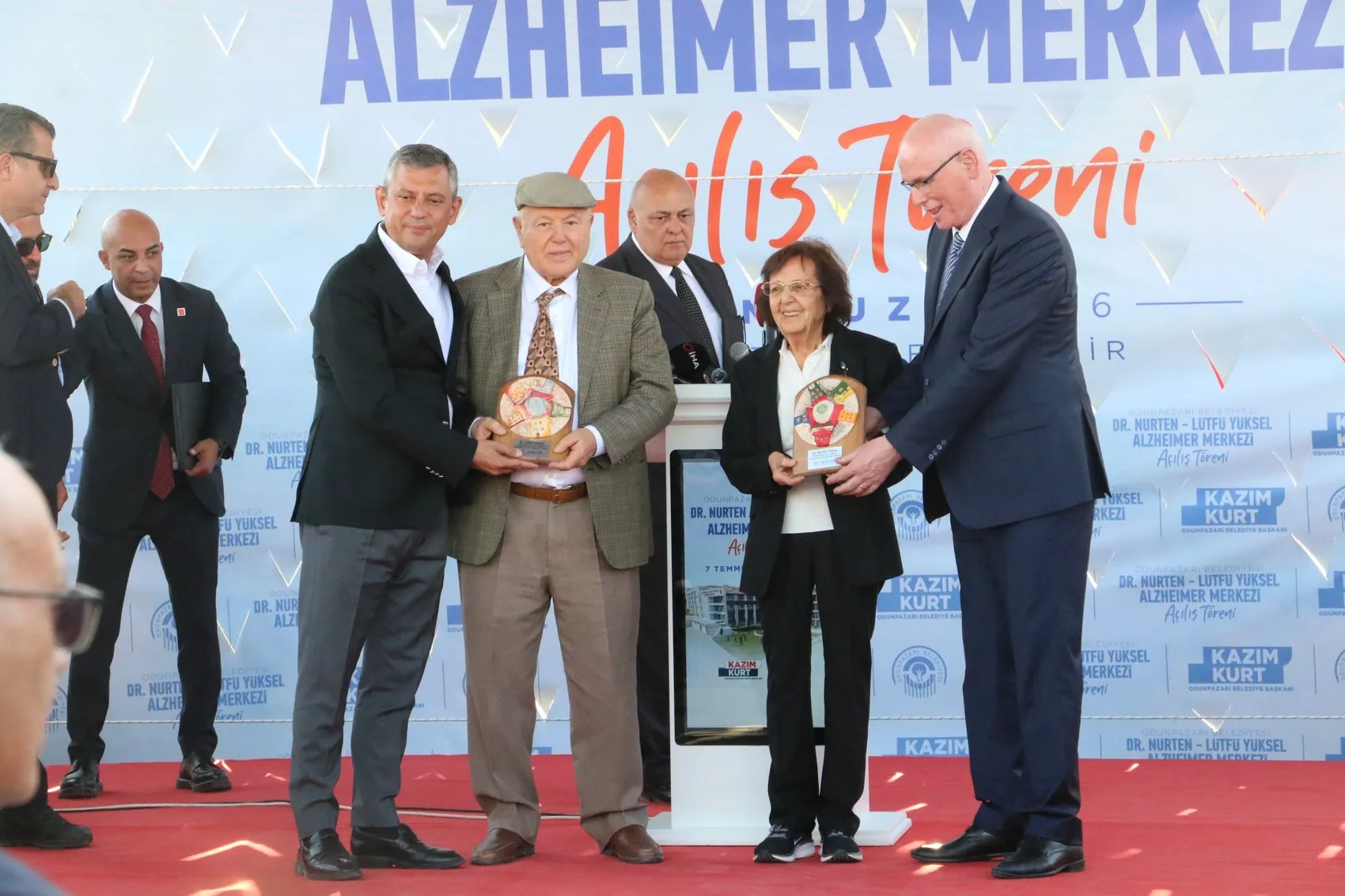 Özgür Özel Eskişehir'de iktidar mesajı verdi