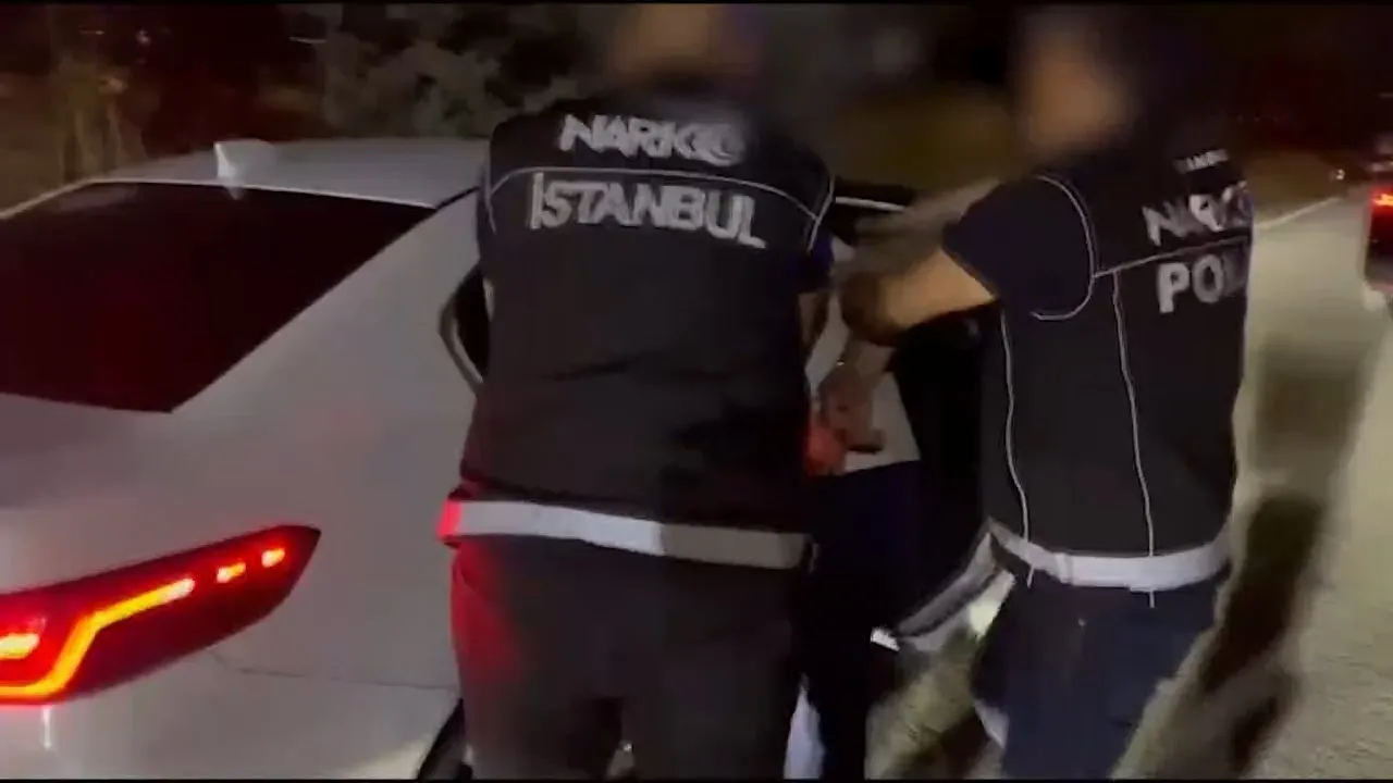 İstanbul narkotik ekiplerinden iki ilçede eş zamanlı zehir operasyonu