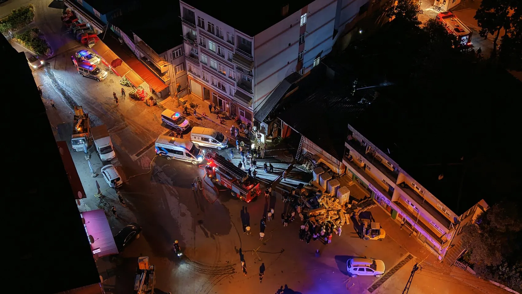 Tekkeköy’de boya deposunu alevler sardı