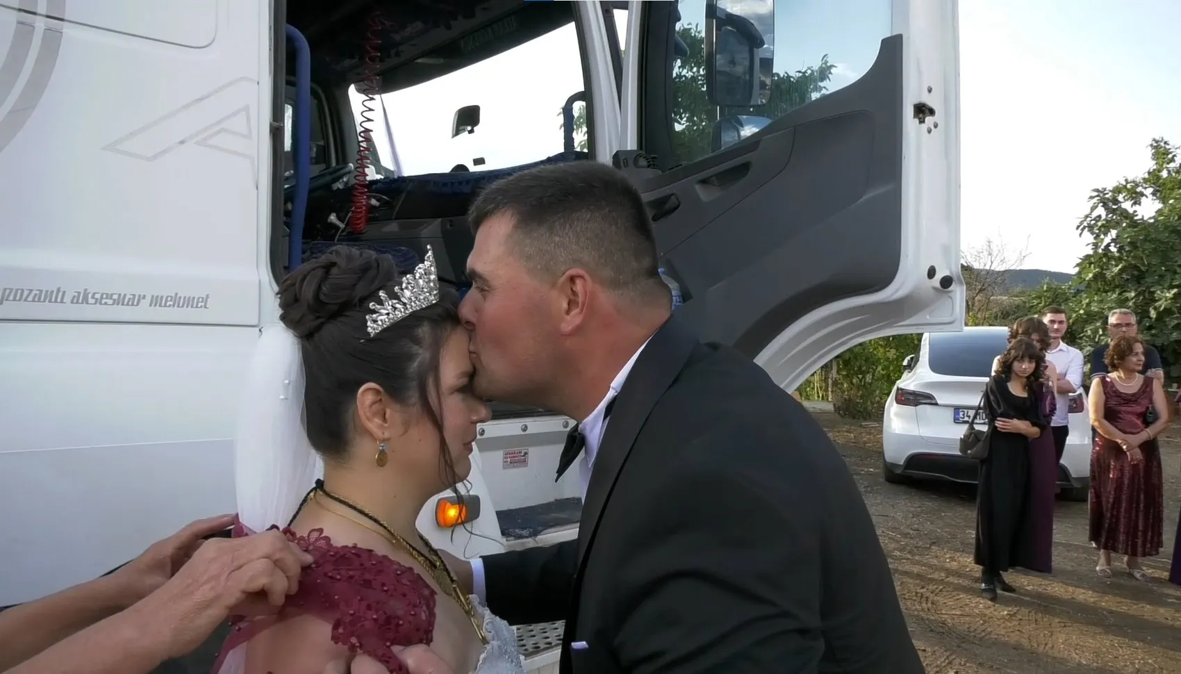 Keşanlı damat düğün konvoyuna dev TIR’ları dahil etti