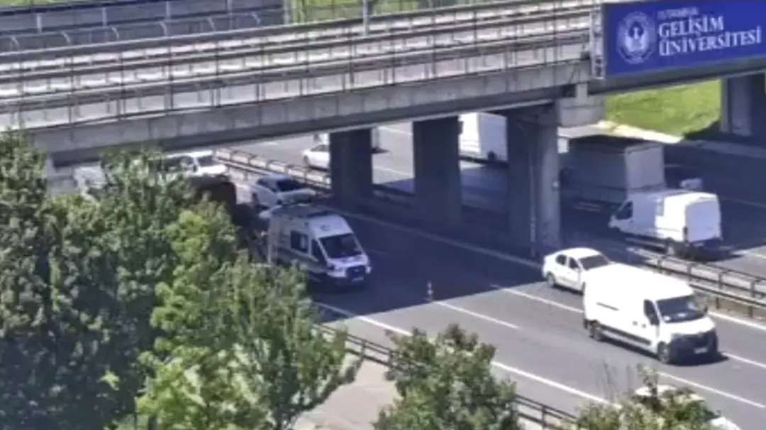 TEM Otoyolu'nda feci kaza Genç motosikletçi hayatını kaybetti