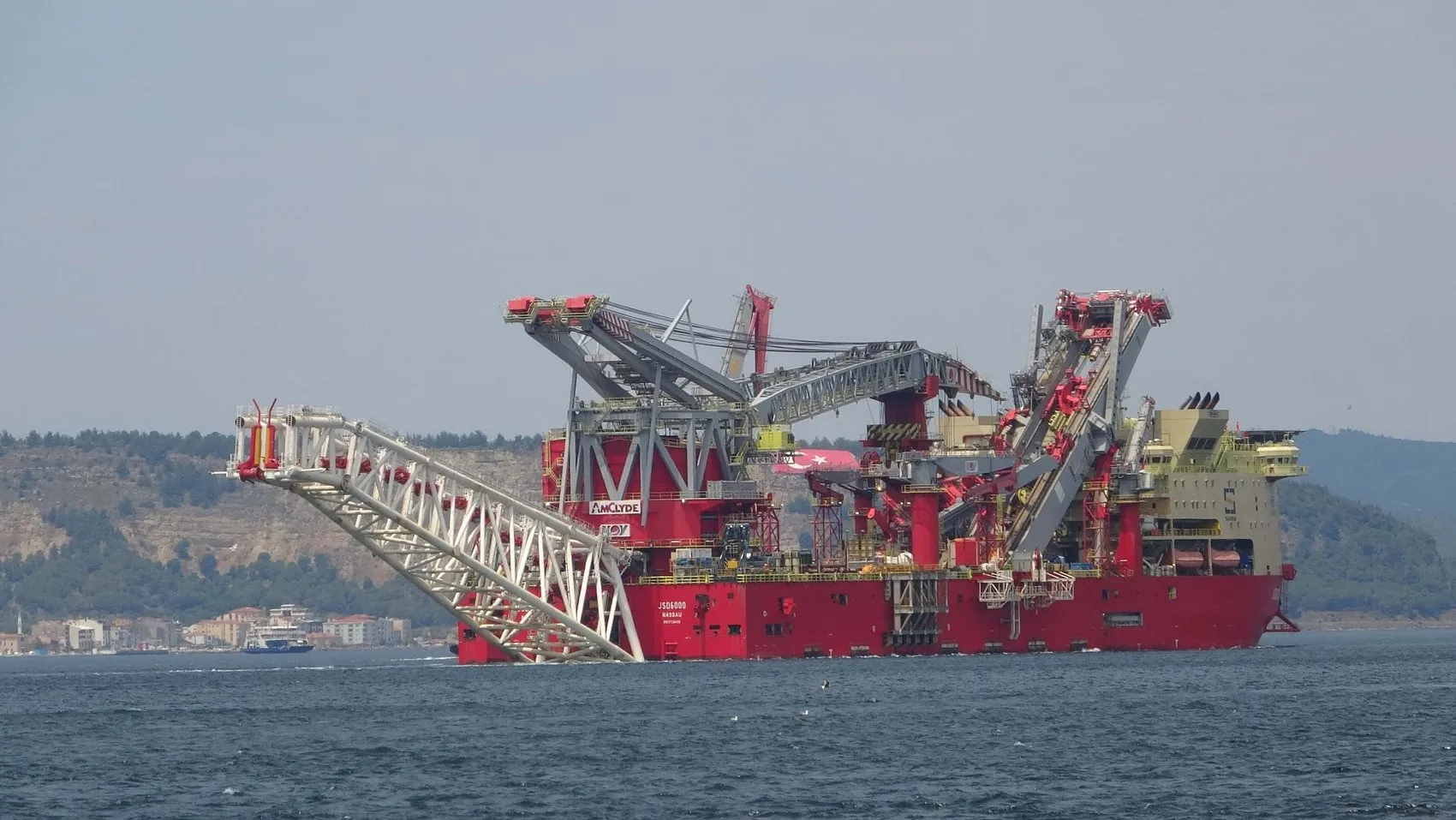 Çanakkale Boğazı dev gemi için trafiğe kapatıldı