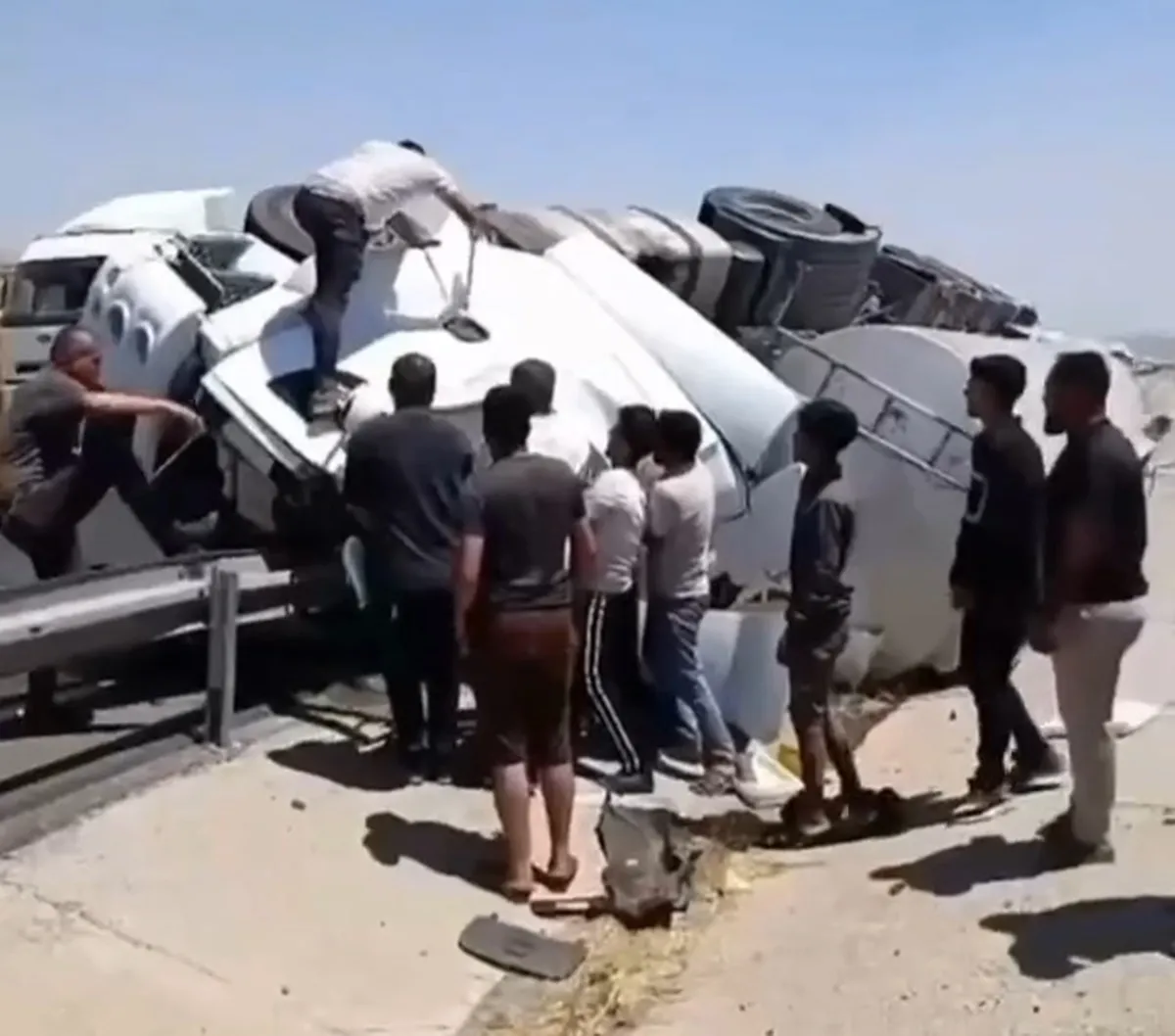 Silopi’de tanker kazası 25 yaşındaki sürücü hayatını kaybetti