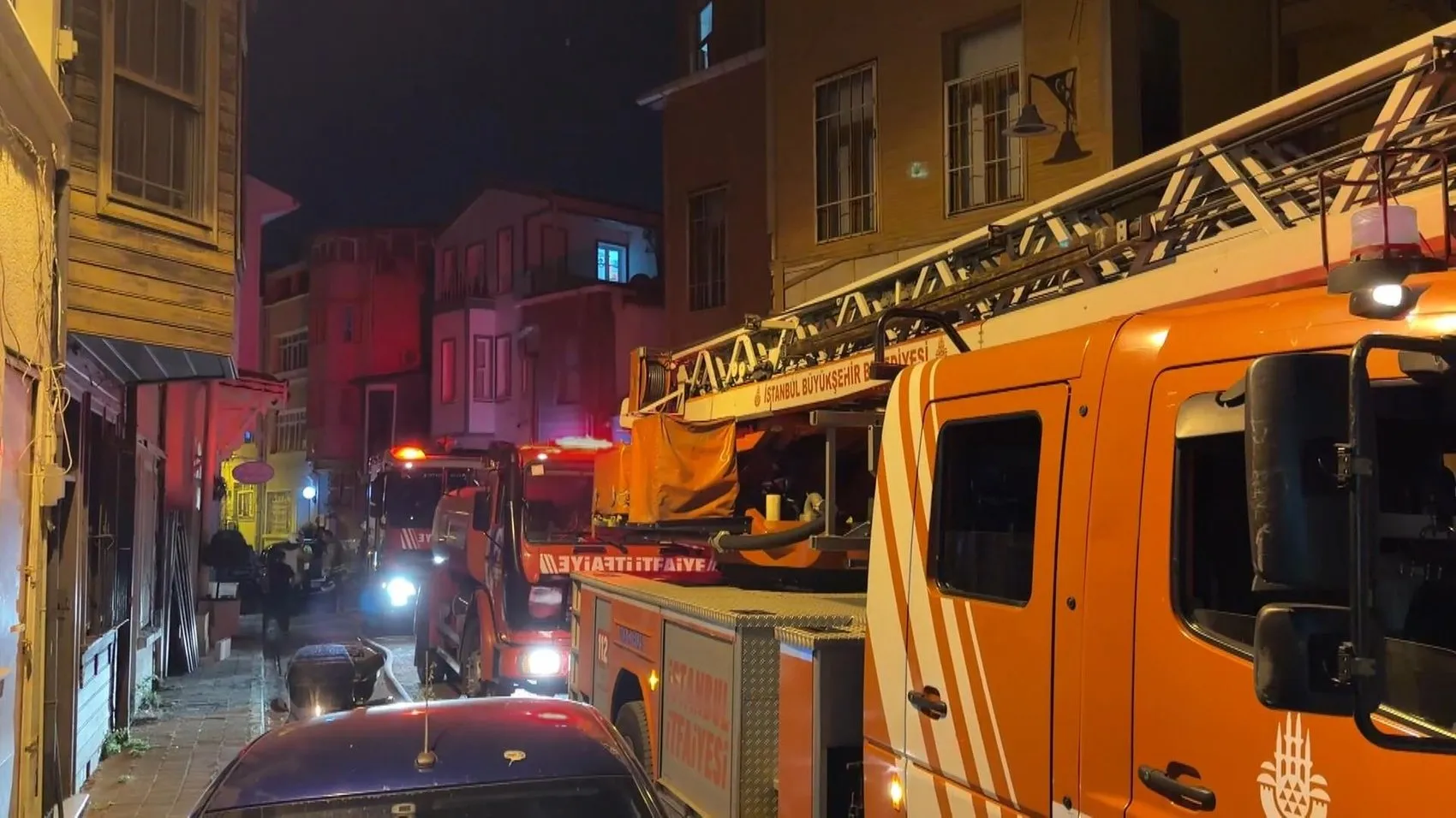 Fatih’te gece yarısı yangını