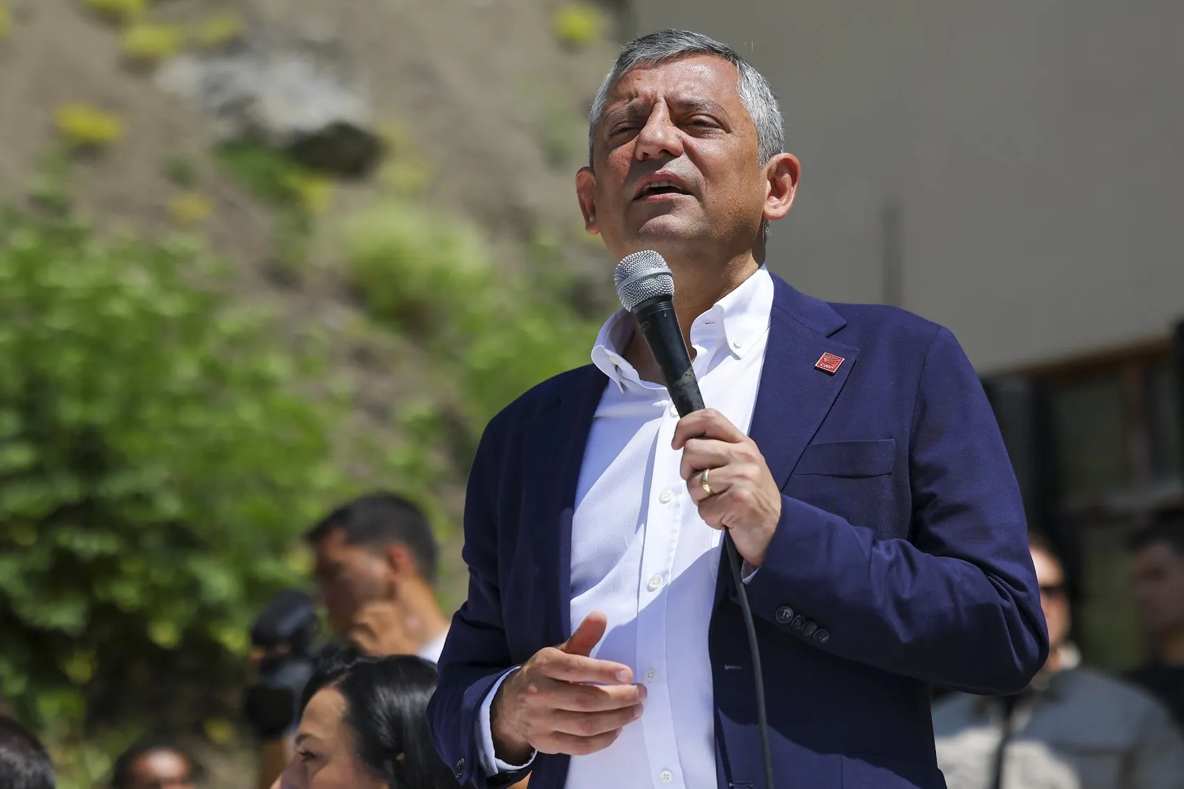 Özgür Özel'den iktidar mesajı Bize yol kapatanlara yeni yol açarız