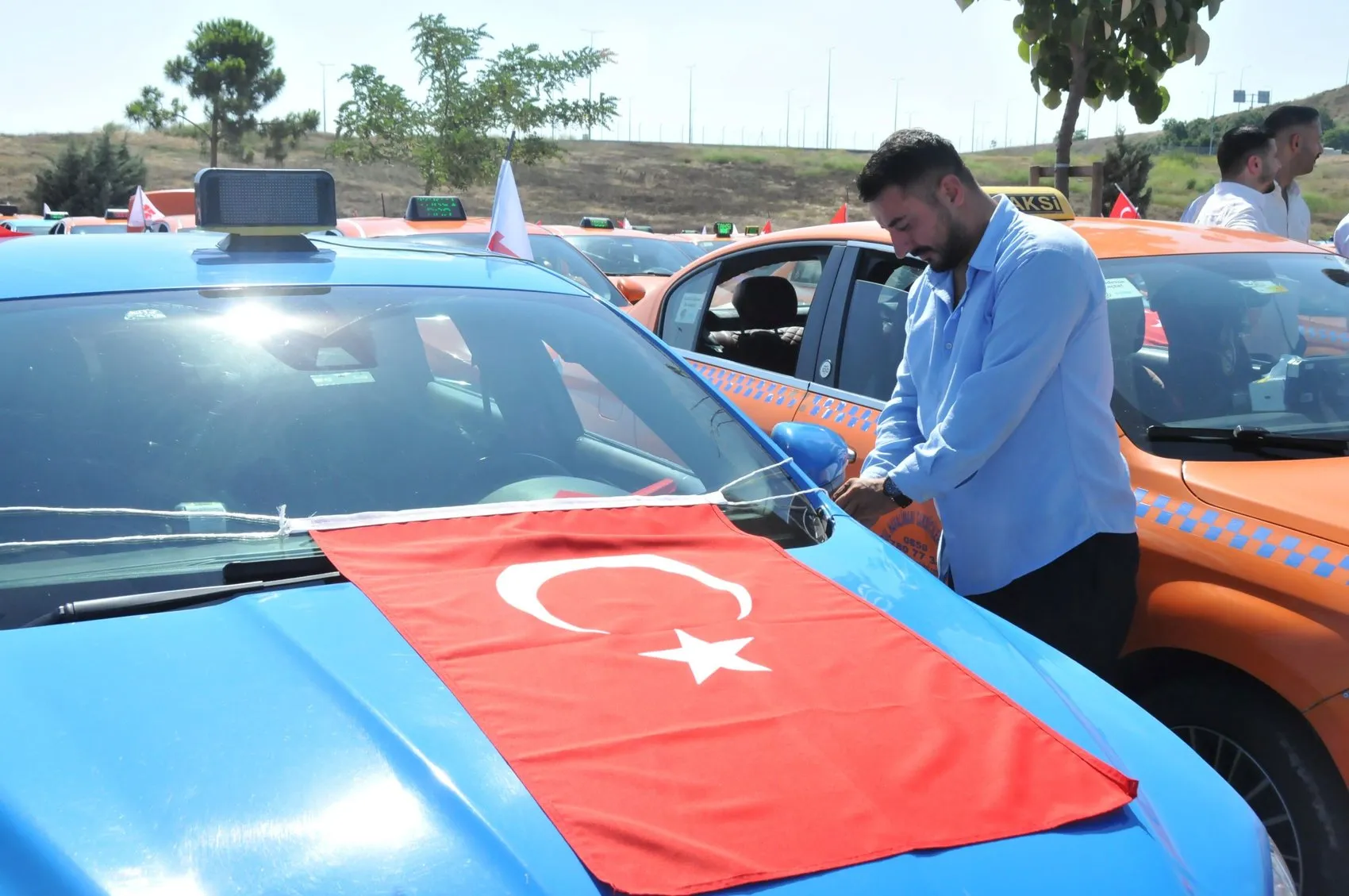 Taksicilerden 15 Temmuz şehitleri anısına 253 araçlık konvoy