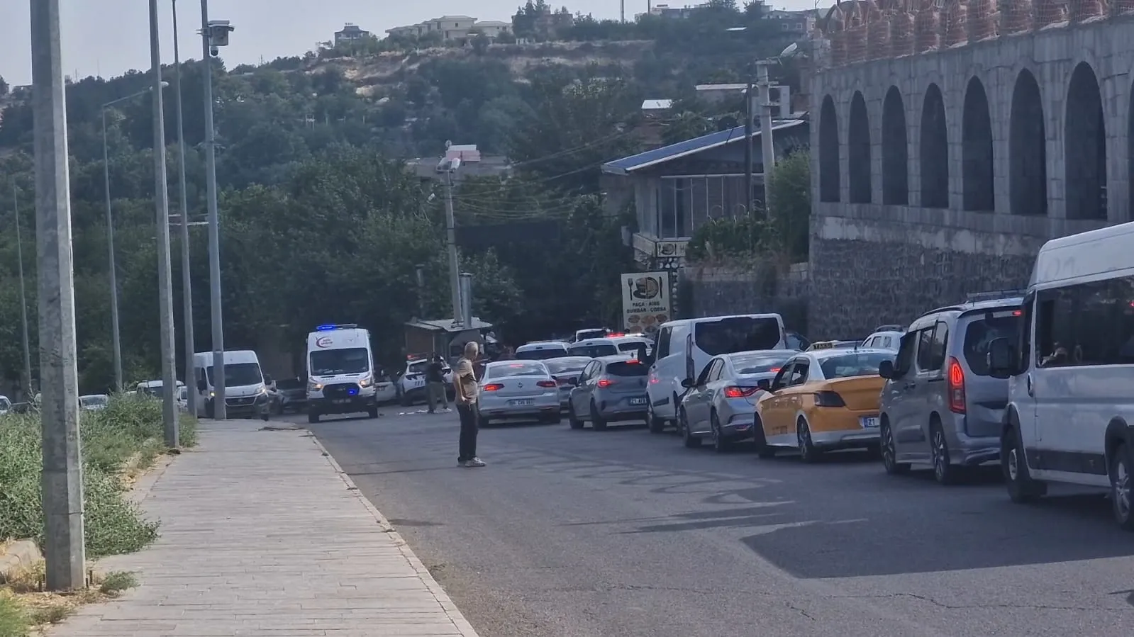 Diyarbakırda trafikte pusu kurup sürücüyü öldürdüler