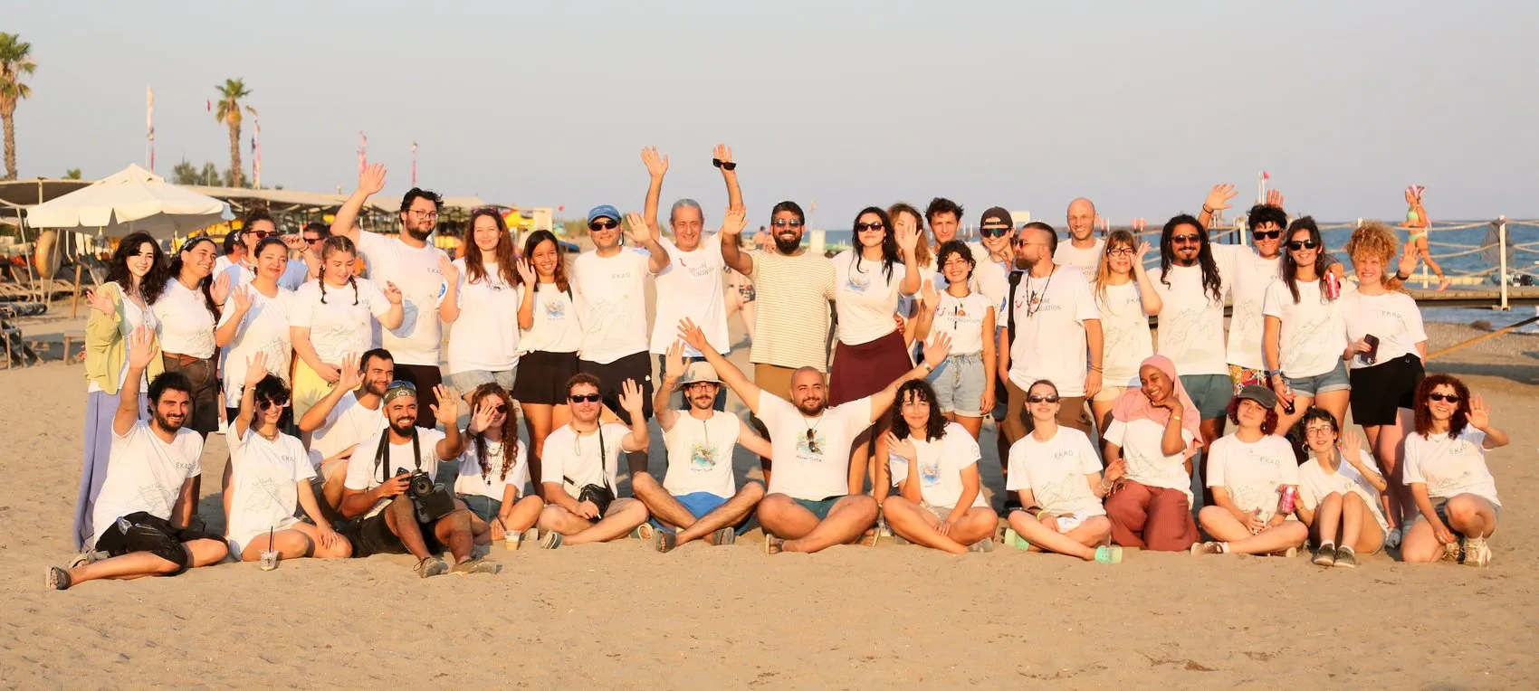Antalya kıyılarında engelli carettaya uydu takibi