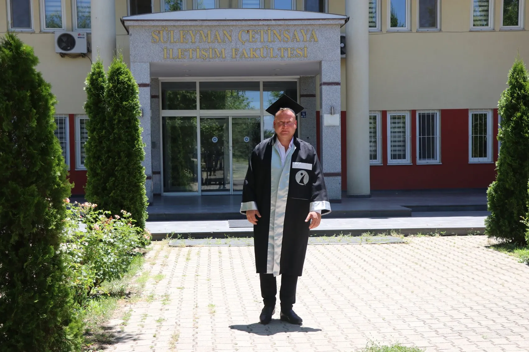 Güvenlik görevlisiyken gazeteci oldu