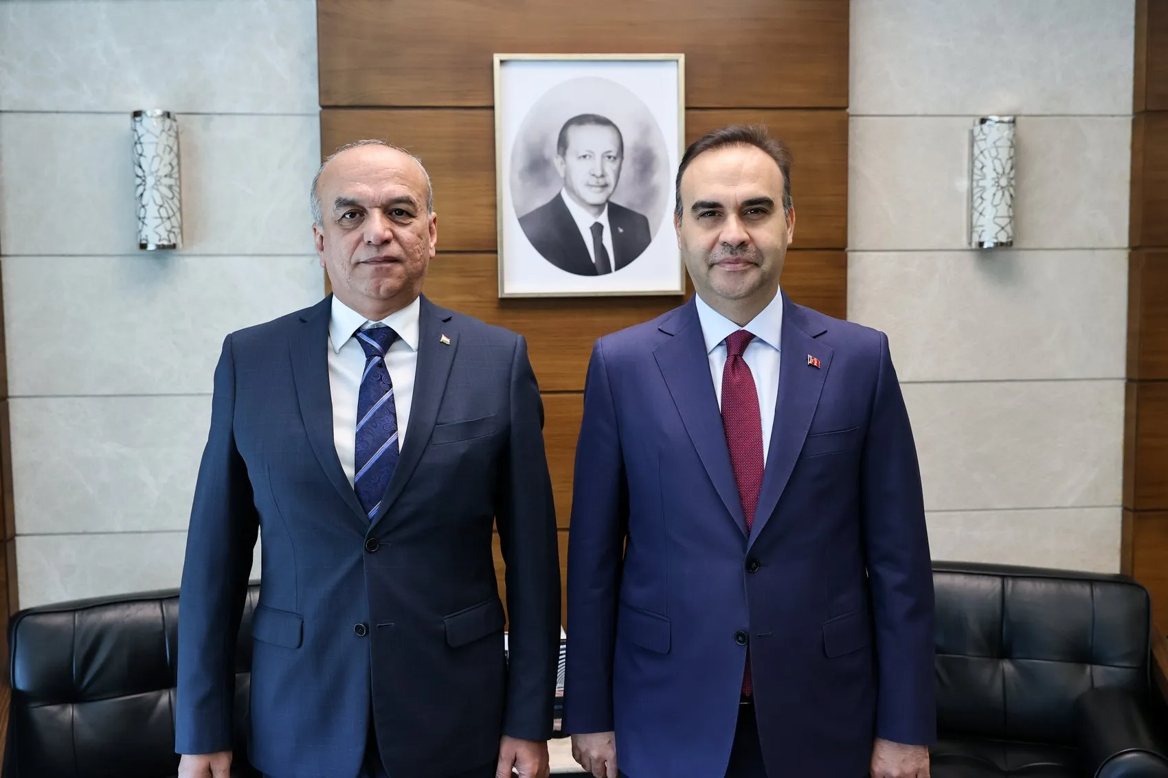 Bakan Kacır yedi ülkenin büyükelçisiyle masaya oturdu