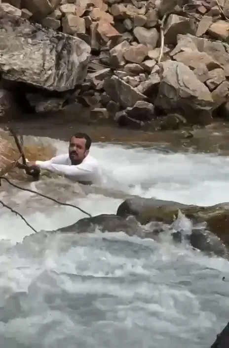 Uzungöl'de fotoğraf çekinirken dereye düşen turist hayatını kaybetti