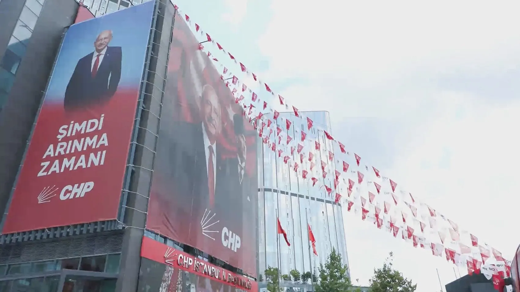 Gürsel Tekin İstanbul'daki kirli tezgahları işaret etti