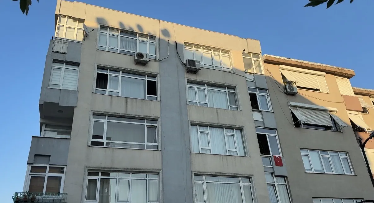 Şişli’de evinin penceresinden düşen kadın hayatını kaybetti