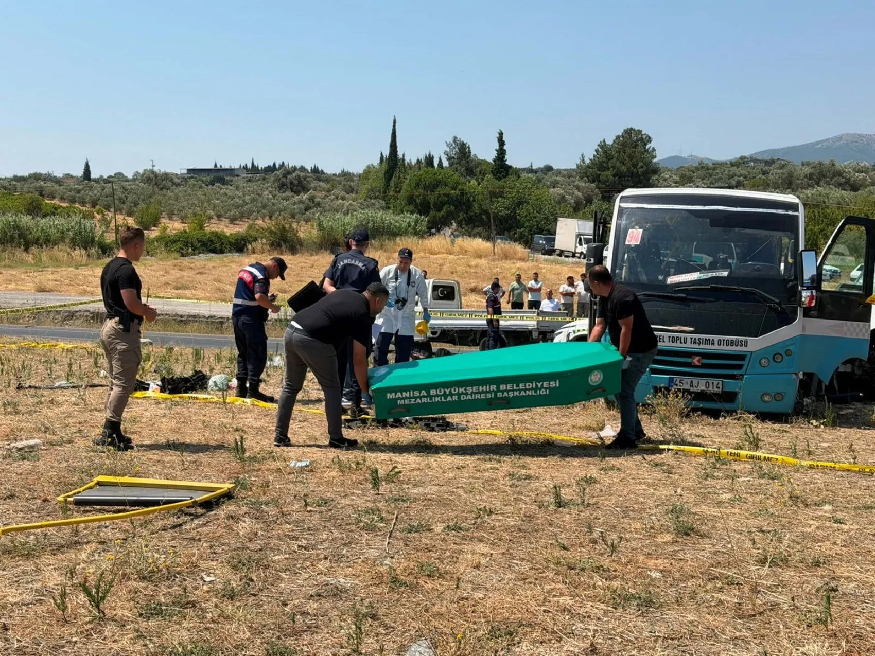 Manisa'da minibüslerin çarpıştığı kazada bir kişi hayatını kaybetti