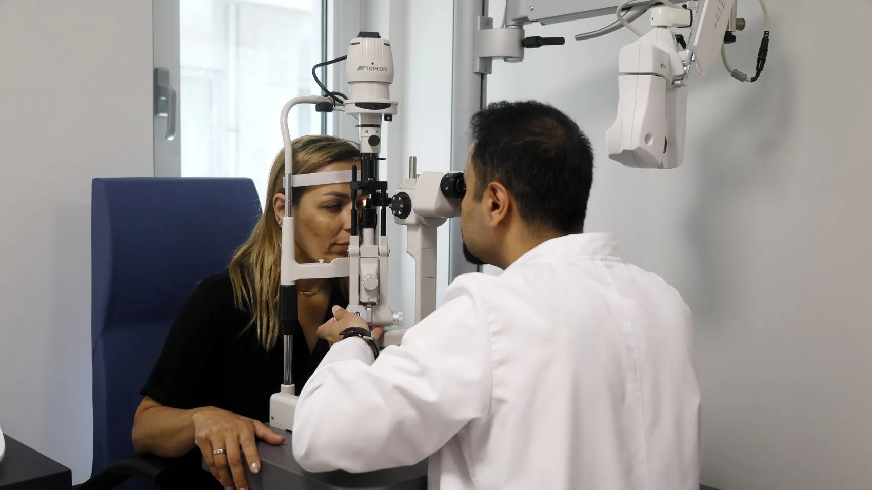 Kornea nakli bekleyen hastaya 10 saniyelik lazer mucizesi