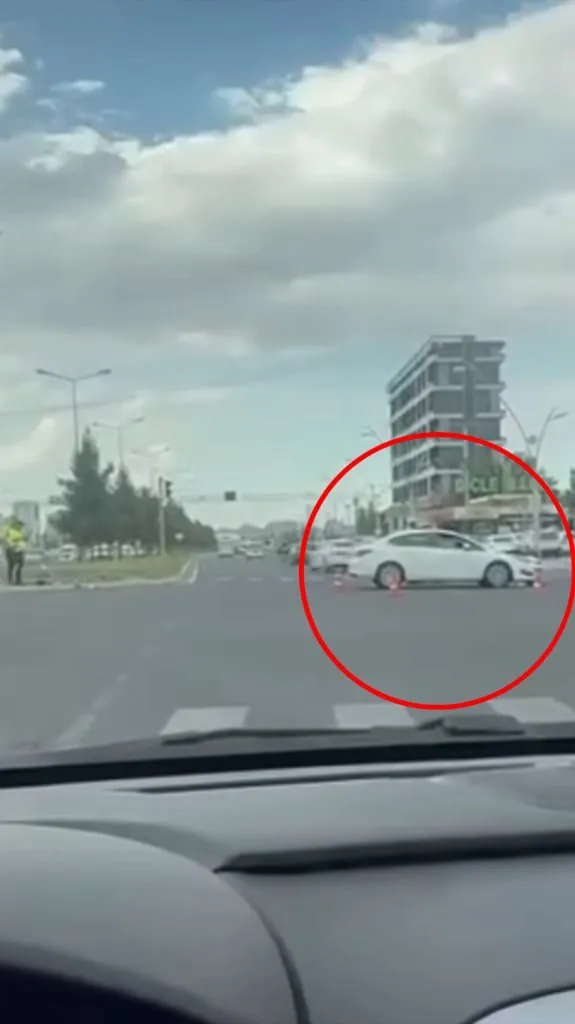 Diyarbakır'da otomobiller çarpıştı İki yaralı