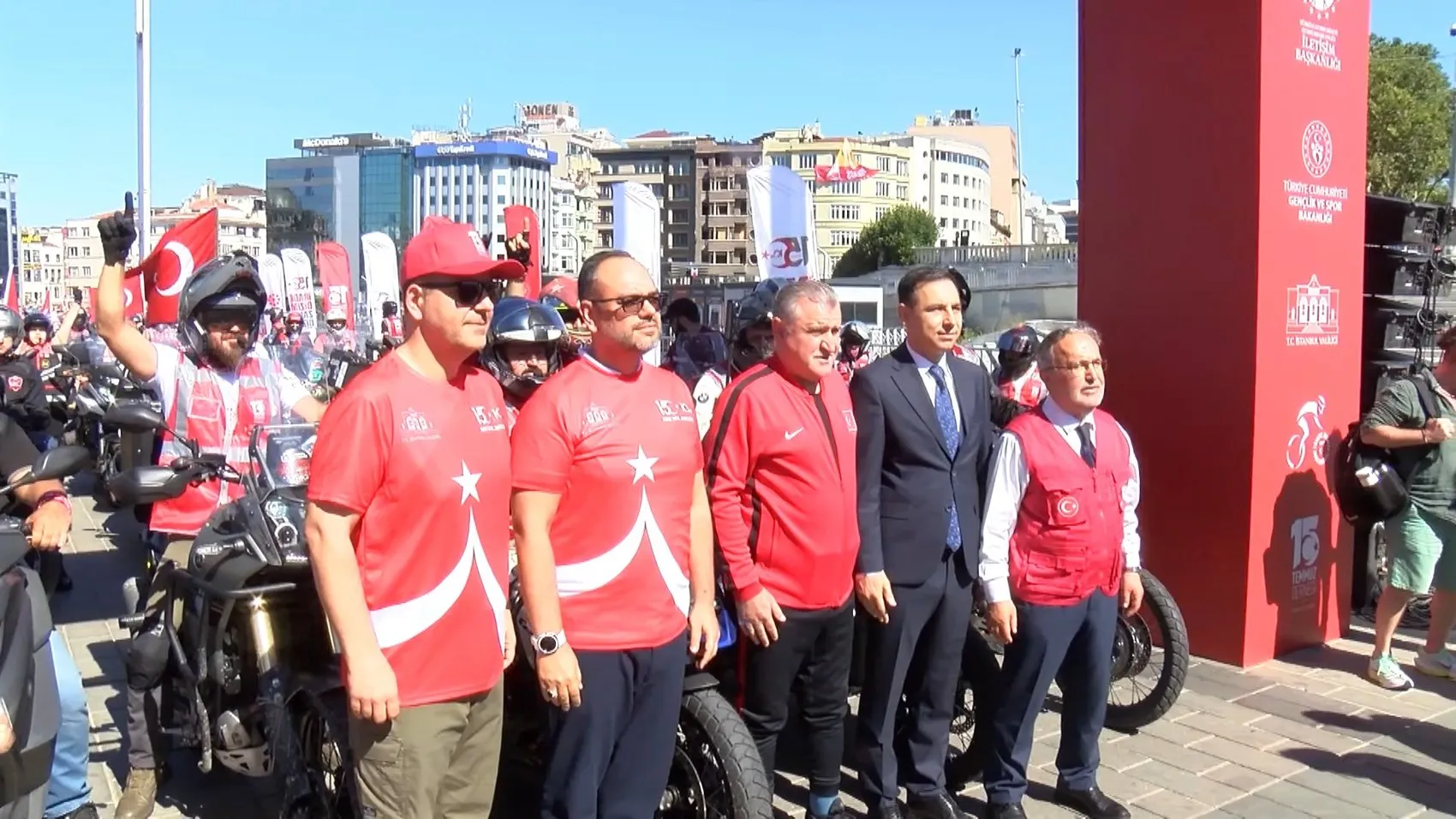 15 Temmuz anısına Taksim'de pedallar darbe girişimine karşı döndü