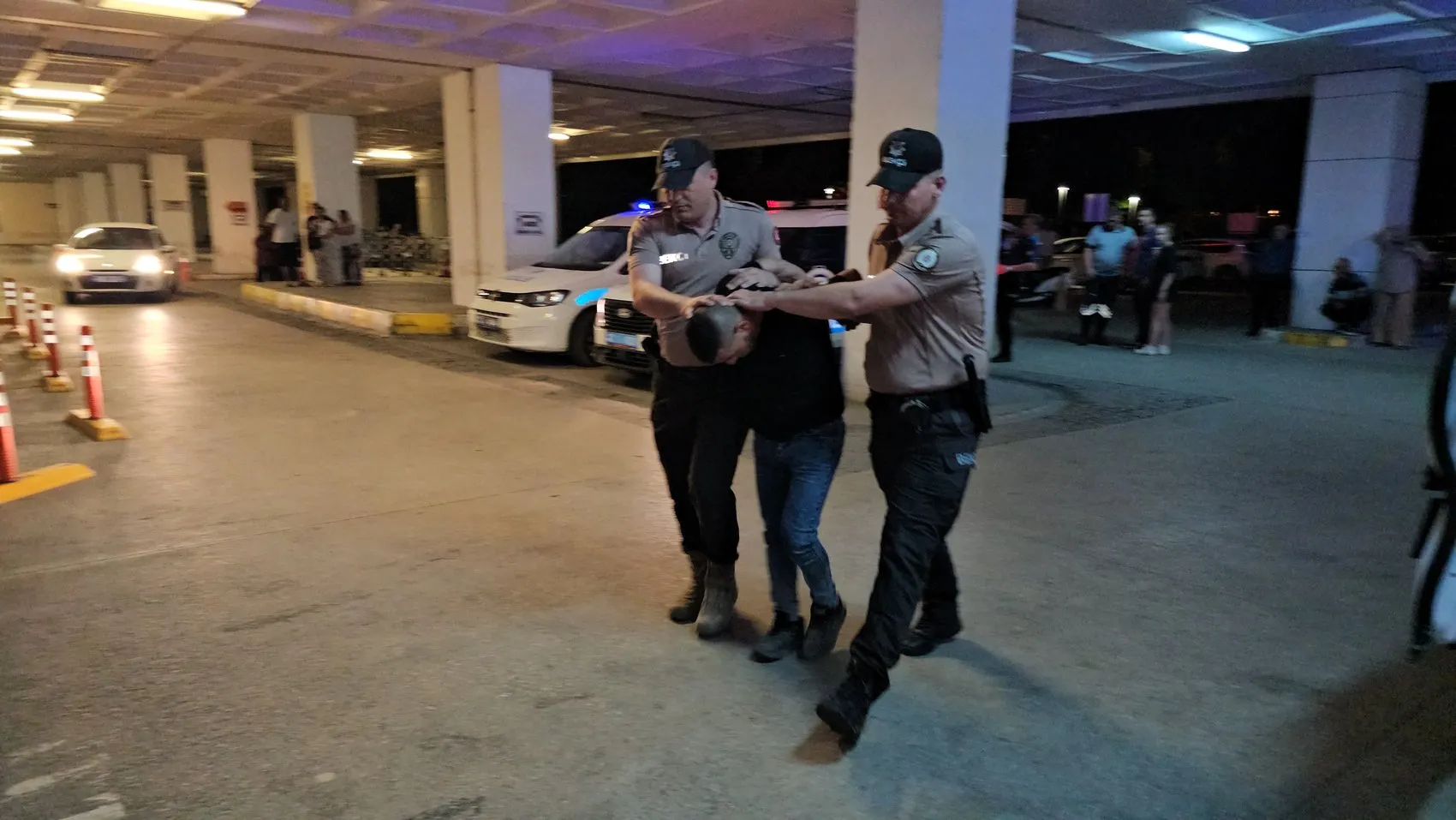 Edirne polisinden göçmen kaçakçılarına operasyon