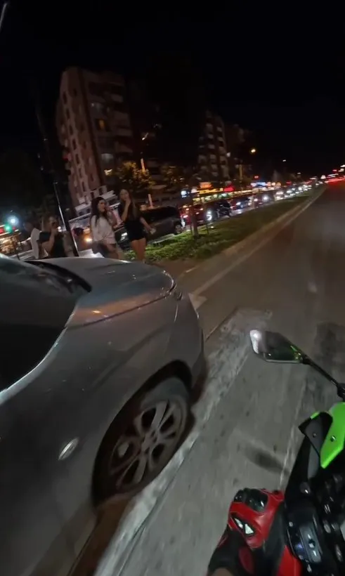 Bursa'da sarı ışık ihlali kaldırımdaki yayaları ölümle burun buruna getirdi