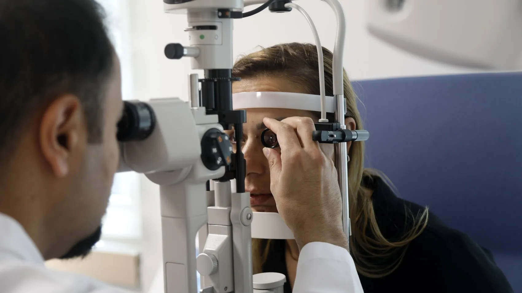 Kornea nakli bekleyen hastaya 10 saniyelik lazer mucizesi