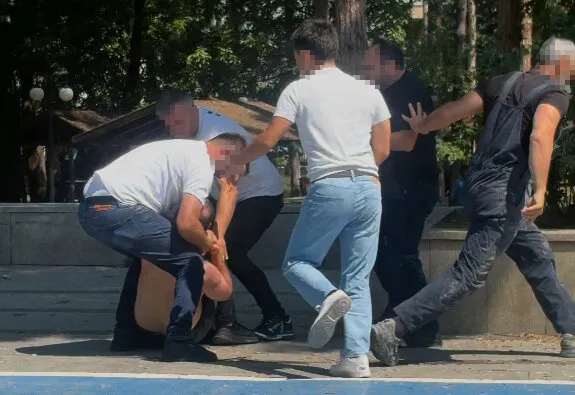 Düzce'de alışveriş merkezi önünde meydan dayağı