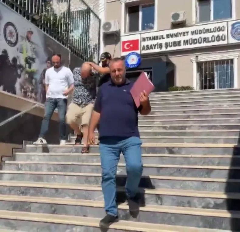 Zeytinburnu'nda araçtaki binlerce avroyu çalan hırsız yakalandı