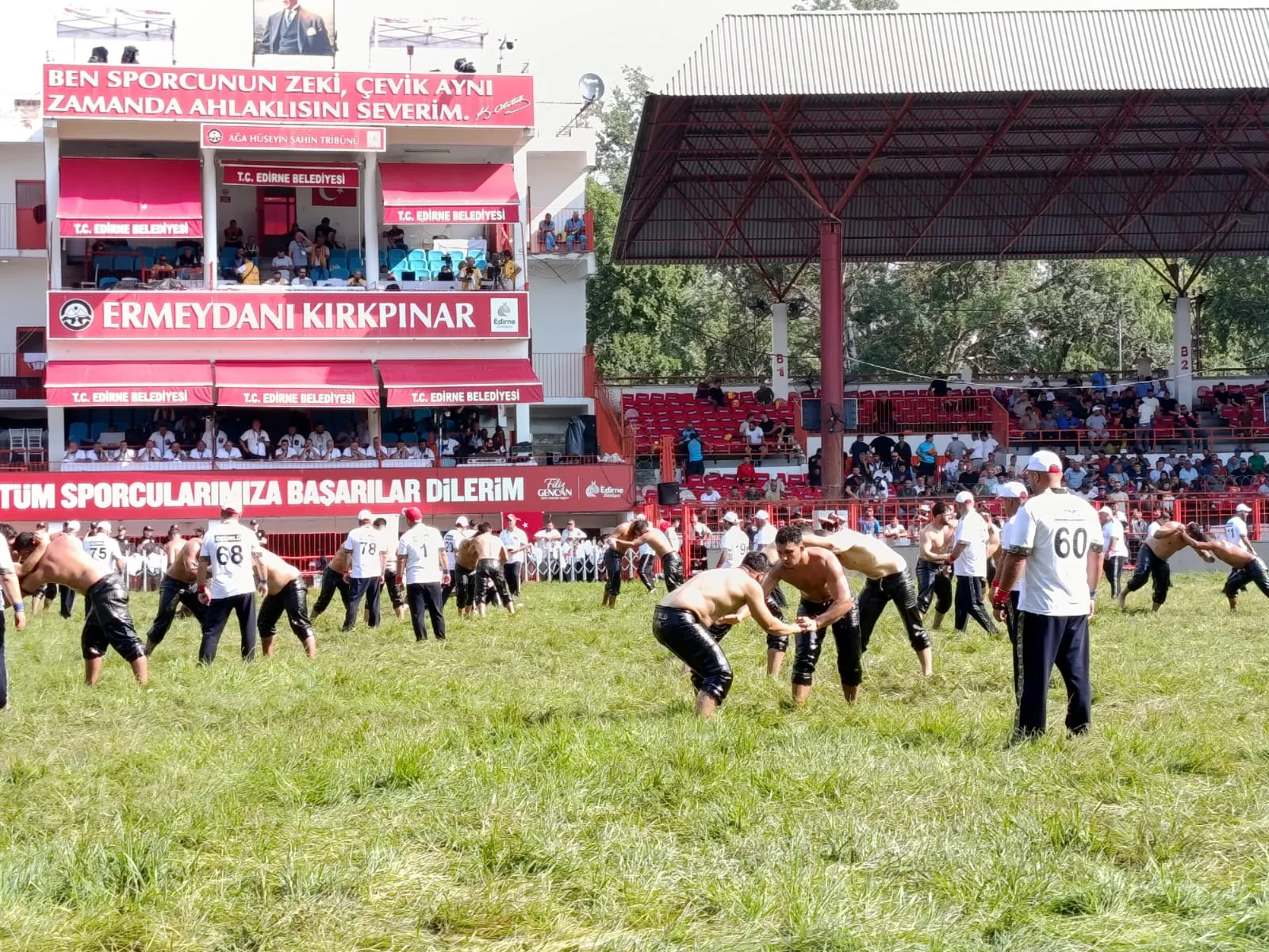 Kırkpınar er meydanında bugün başpehlivanlar sahne alıyor