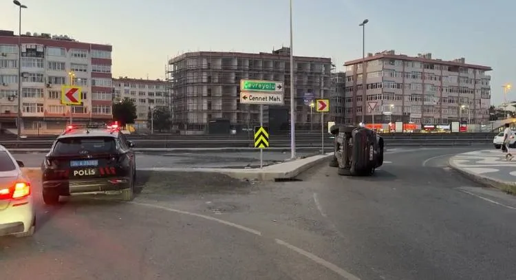 Bakırköy'de direksiyon hakimiyetini kaybeden sürücü kaza yaptı